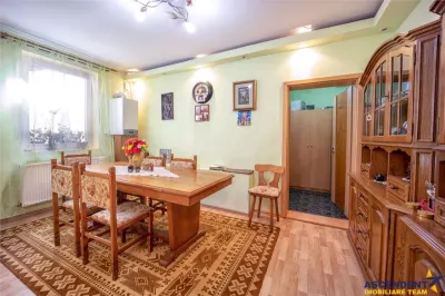 Pe incantare florala, casa cu 5 camere, curte individuala, Central, Brasov - foto 17