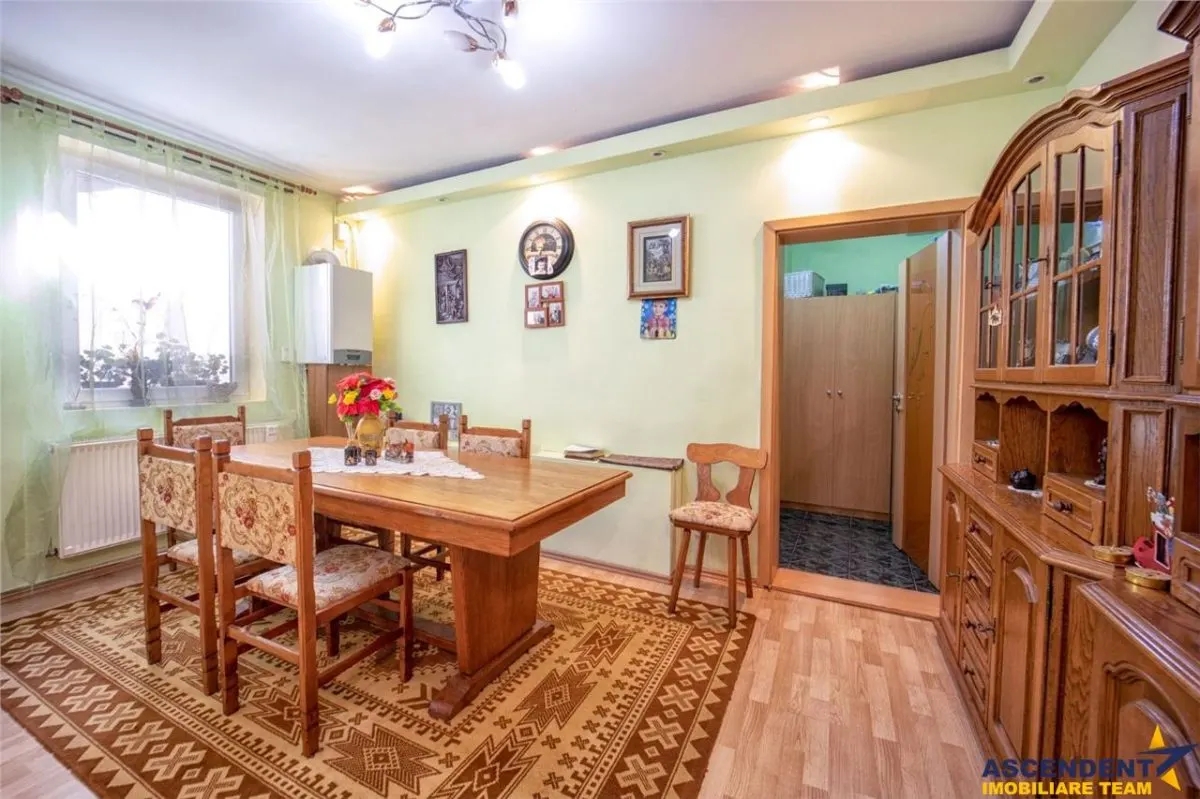 Pe incantare florala, casa cu 5 camere, curte individuala, Central, Brasov - foto 17