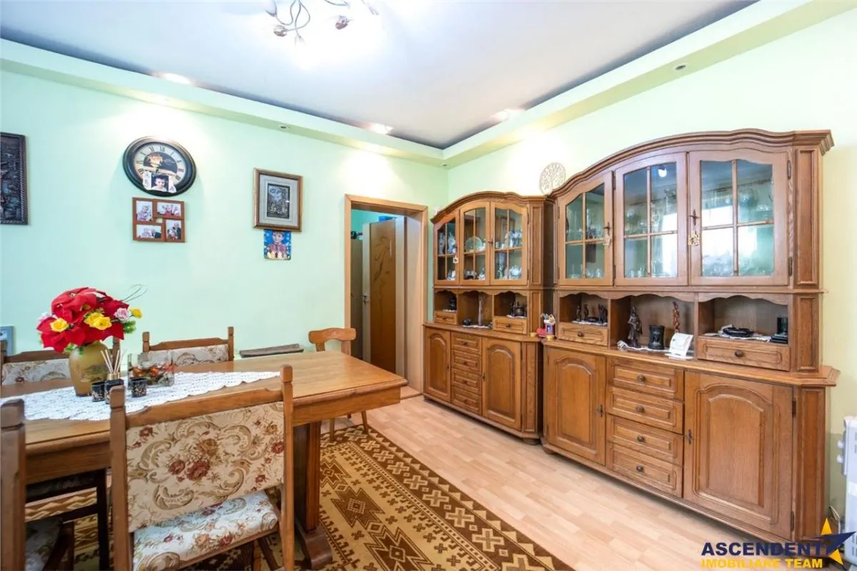 Pe incantare florala, casa cu 5 camere, curte individuala, Central, Brasov - foto 3