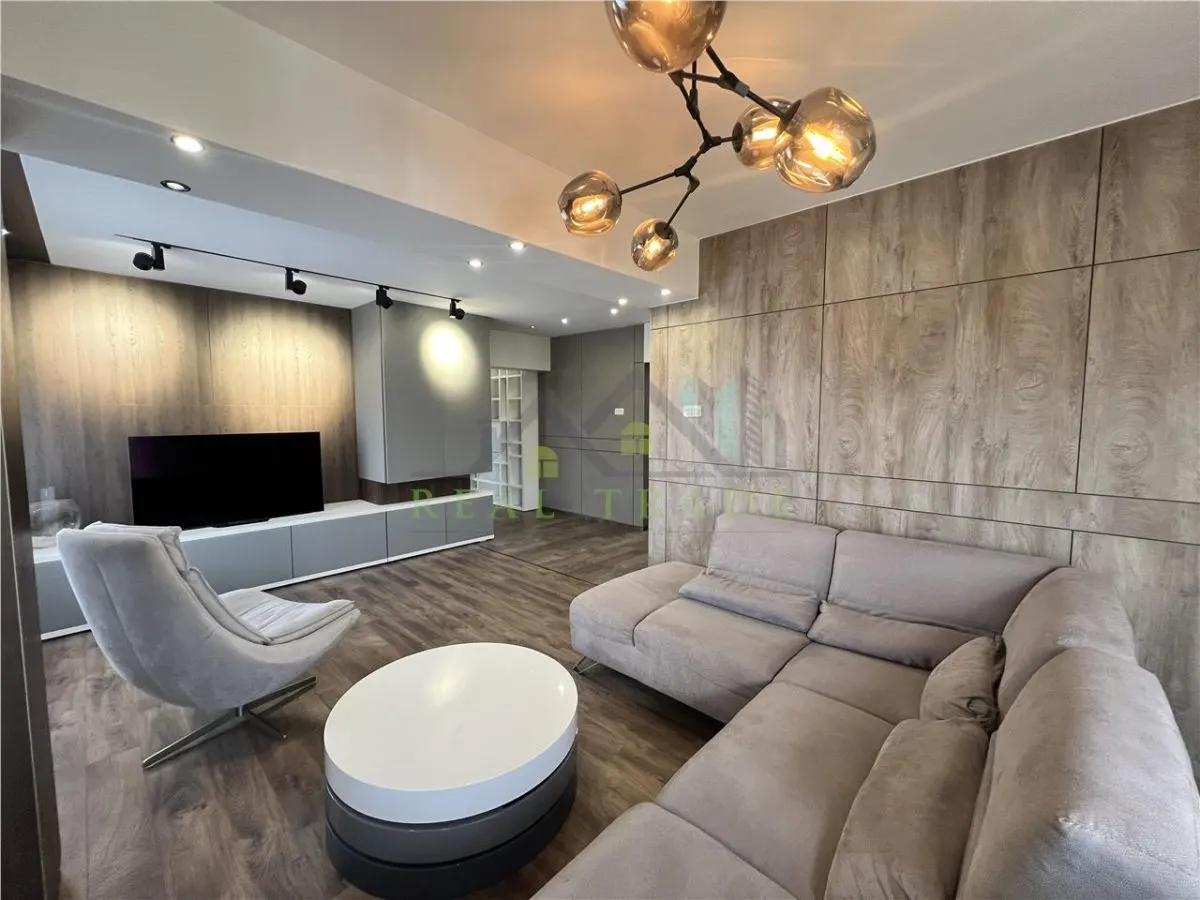 Apartament 4 camere decomandat intrare Racadau - foto 1