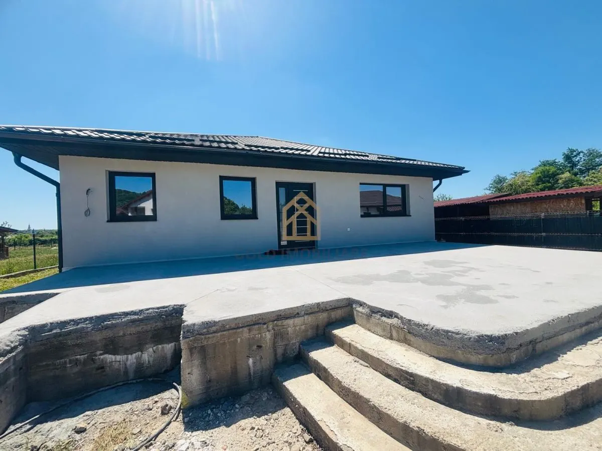 Casă nouă, finisată complet, cu teren generos de 1.200 mp  Tăuții Măgherăuș - foto 1
