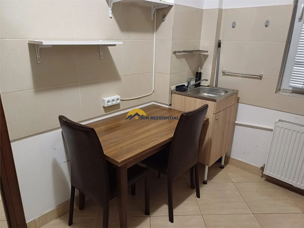 Metrou Aparatorii Patriei- garsoniera in bloc 2012 - foto 2