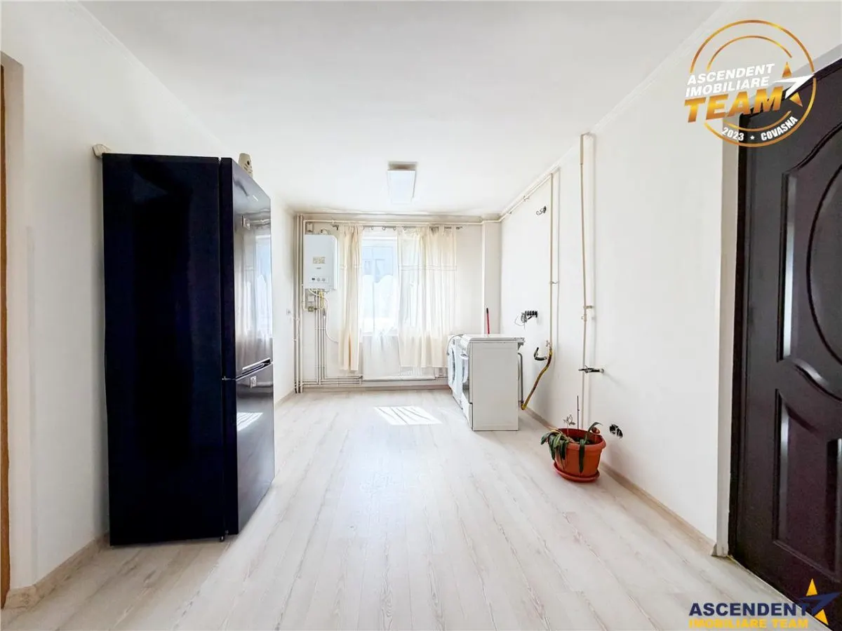 Apartament cu 3 camere, decomandat, etaj2, Central, Sfantu Gheorghe - foto 2