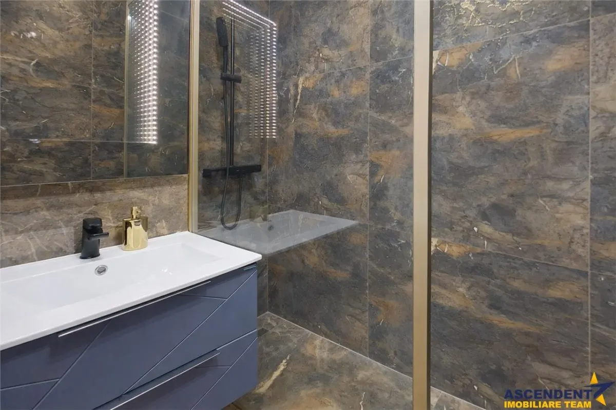 Central, calibrat estetic, smart lock, areal apreciat, Brasov - foto 4