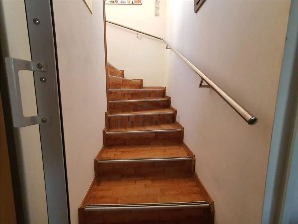 FREIDORF, CASA DECOMANDATA CU 7 CAMERE, 5 DORMITOARE, 3 BAI, BUCATARIE INCHISA SI SPATII DE DEPOZITARE - foto 7
