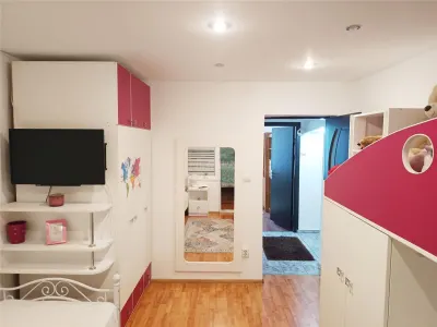 Apartament 3 cam. zona centrala in Moldova Noua - foto 8