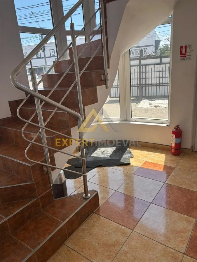 CLADIRE DE BIROURI DE INCHIRIAT IN BAIA MARE B-DUL INDEPENDENTEI VIS-A-VIS DE VENETIA SHOWROOM - foto 3
