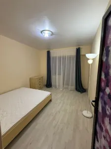 Inchiriez apartament 3 camere semidecomandat capat cug - foto 3