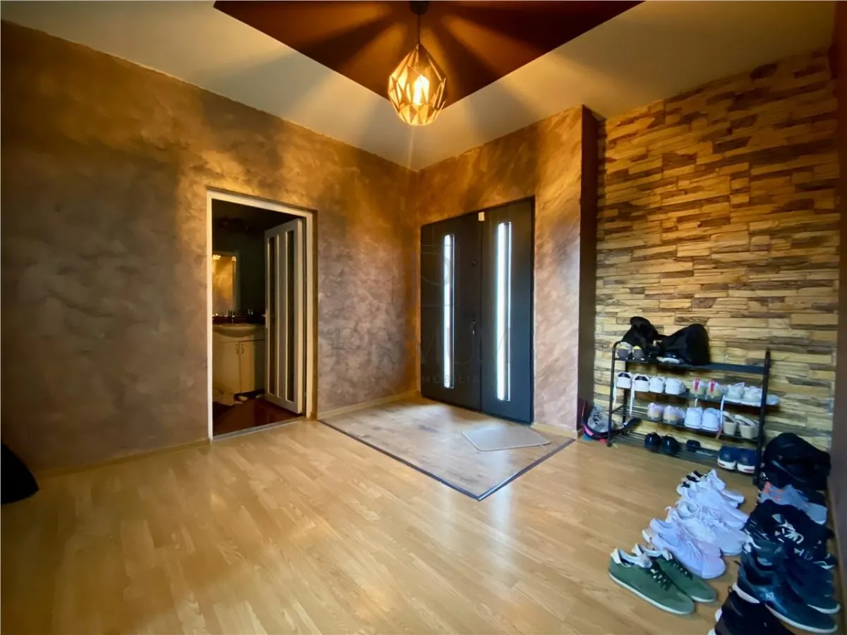 DAMBOVITA - CASA 4 CAMERE - 2 BAI - 4 LOCURI PARCARE - TERASA - foto 1