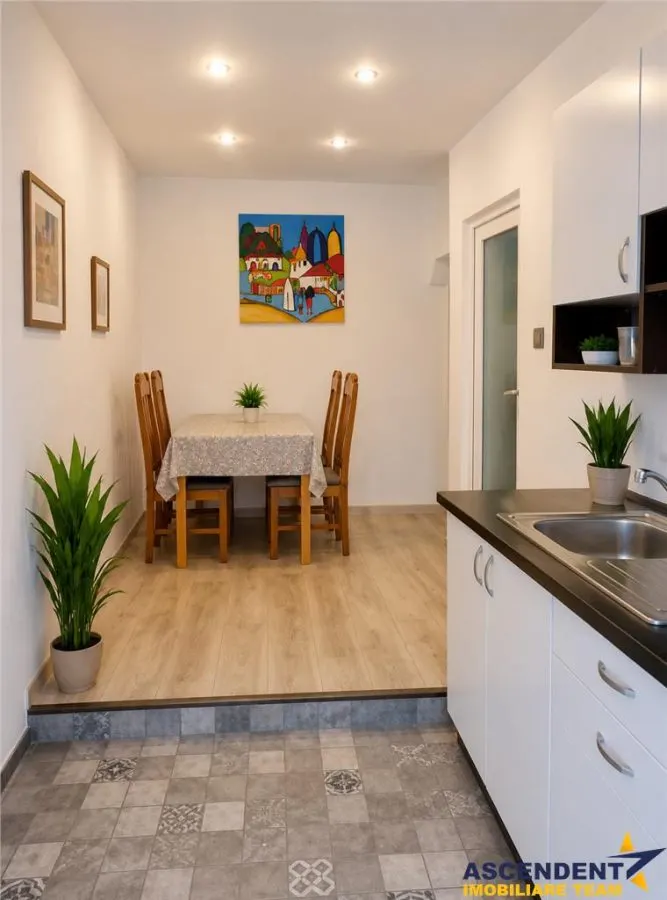 Garsoniera la casa, mobilata, 38mp, cu teren 20mp, Centrul Istoric, Brasov - foto 2