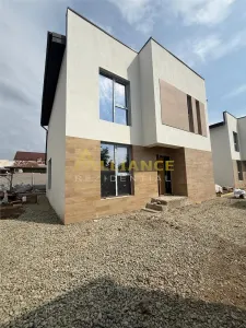 Vila individuala 5 camere ~ 3 bai ~  Teren 300 mp - Popesti-Leordeni
