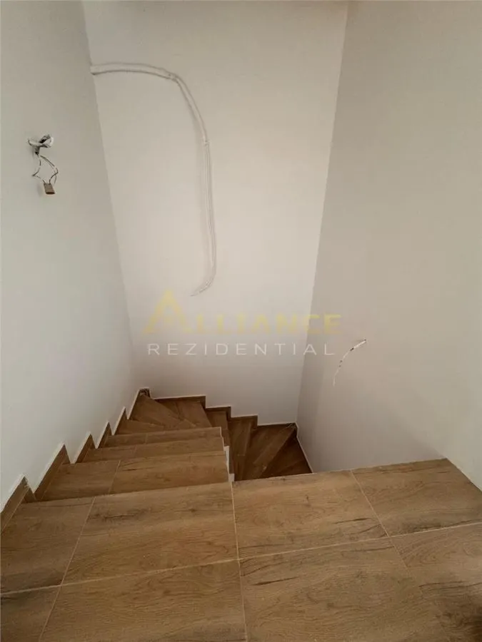 Vila P+1 ~ 4 camere -2 bai { Popesti - Leordeni } - foto 8