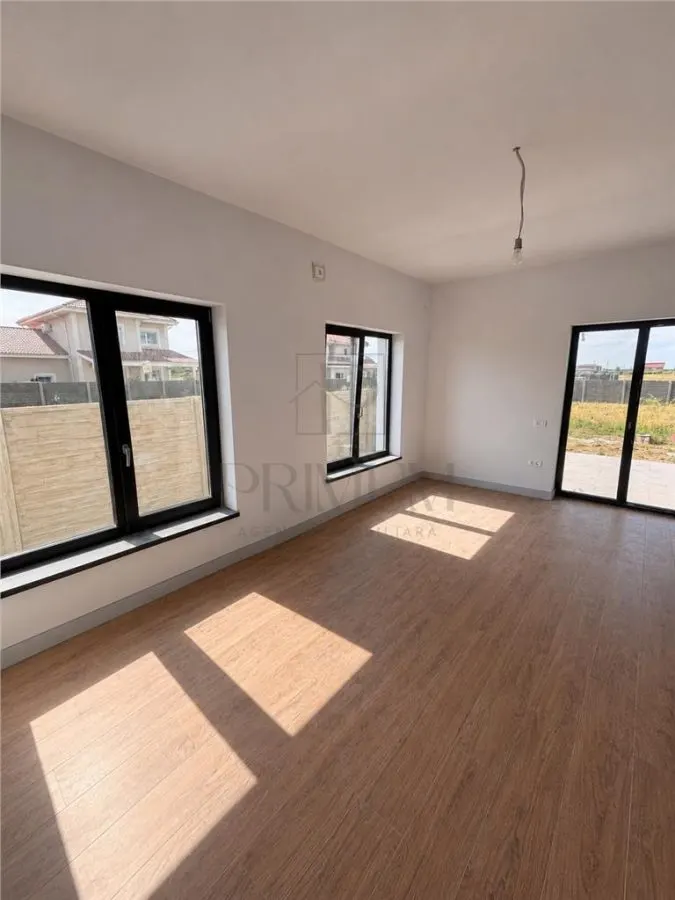 Moșnița Nouă, Duplex spațios, Locație premium - foto 1