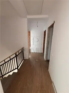 Moșnița Nouă, Duplex spațios, Locație premium - foto 4