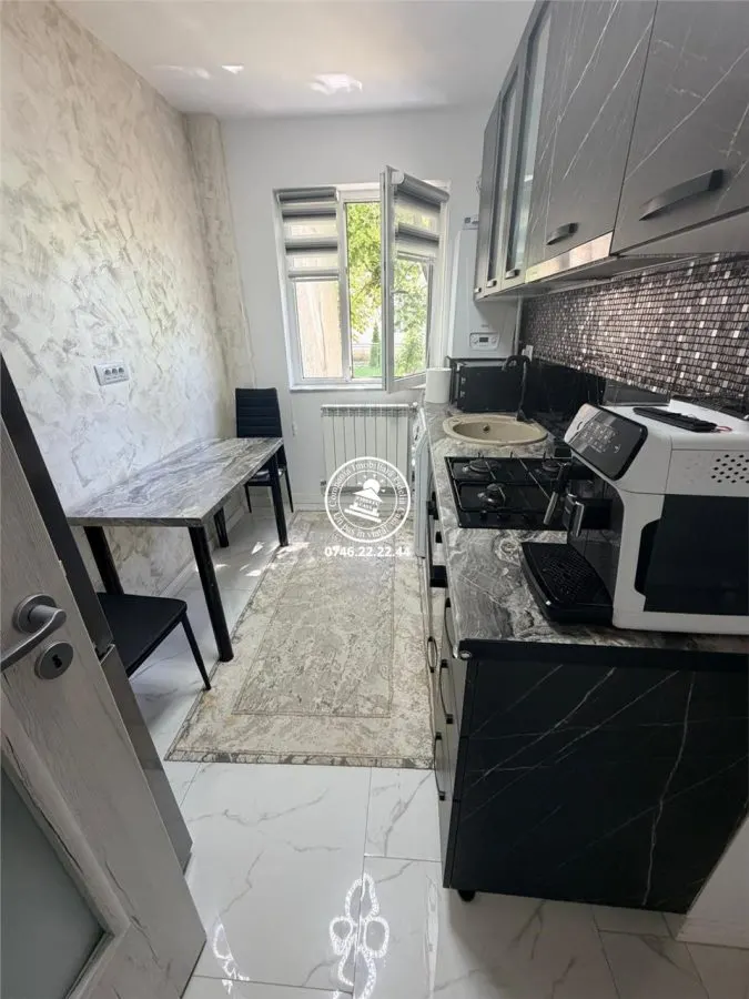 Apartament cu doua camere decomandat Alexandru cel Bun 60 mp - foto 2