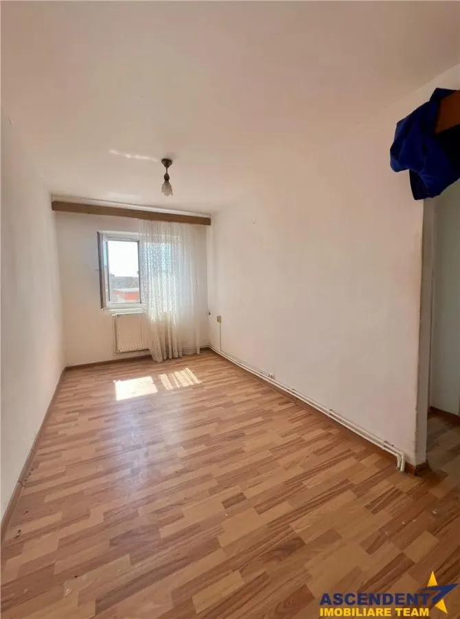 Apartament cu trei camere de renovat in Feldioara, Brasov - foto 17