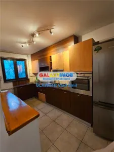 Apartament 4 camere de Inchiriat strada Apusului - Bucuresti