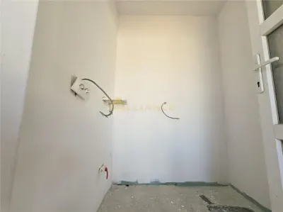 Casa individuala- 6 camere - 4 bai- 3 dressinguri-100m de autobuz - foto 8
