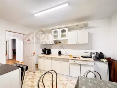 Apartament 3 camere decomandat, parter inalt ,  Olteniei - Baia Mare