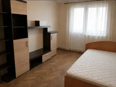 Apartament 2 Camere Decomandat â€“ Podu Roș, Centrală Proprie - Iasi