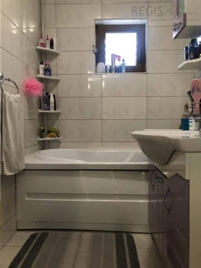 Apartament spatios 4 camere 100 mp etaj intermediar cartier Noua - foto 10