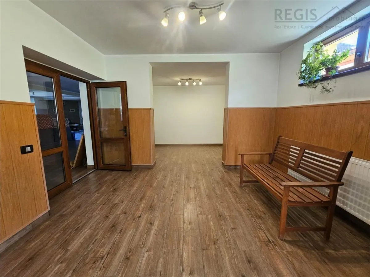 Spatiu Comercial + Casa rezidentiala +curte privata - foto 11