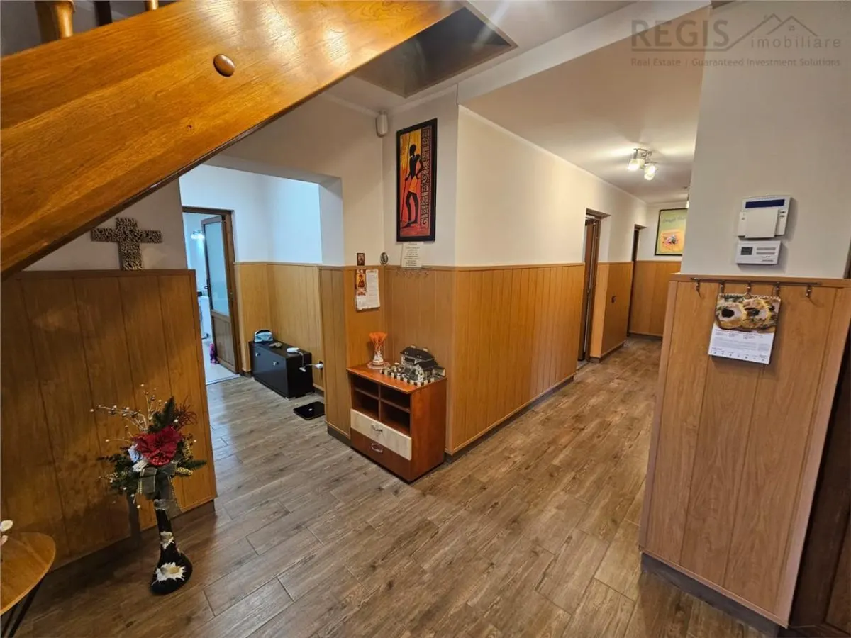 Spatiu Comercial + Casa rezidentiala +curte privata - foto 17