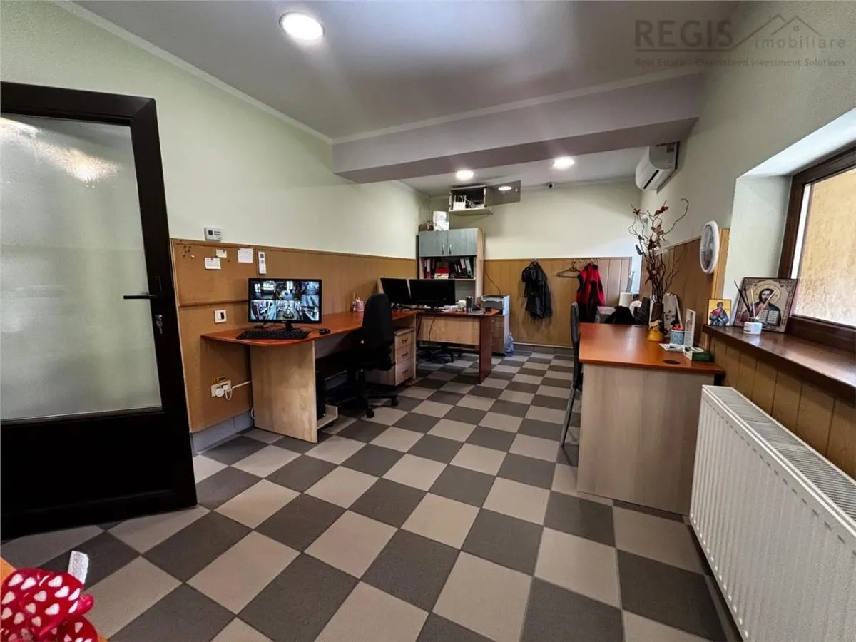Spatiu Comercial + Casa rezidentiala +curte privata - foto 4