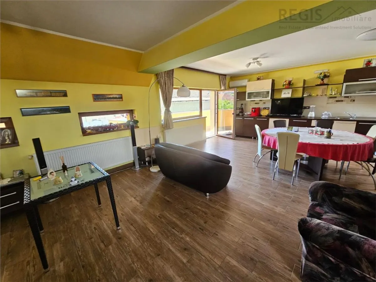Spatiu Comercial + Casa rezidentiala +curte privata - foto 8