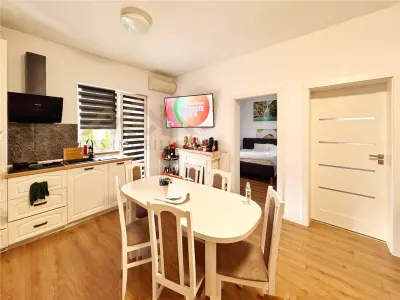 Apartament 3 camere, cu curte generoasa, zona Lamaitei - foto 2