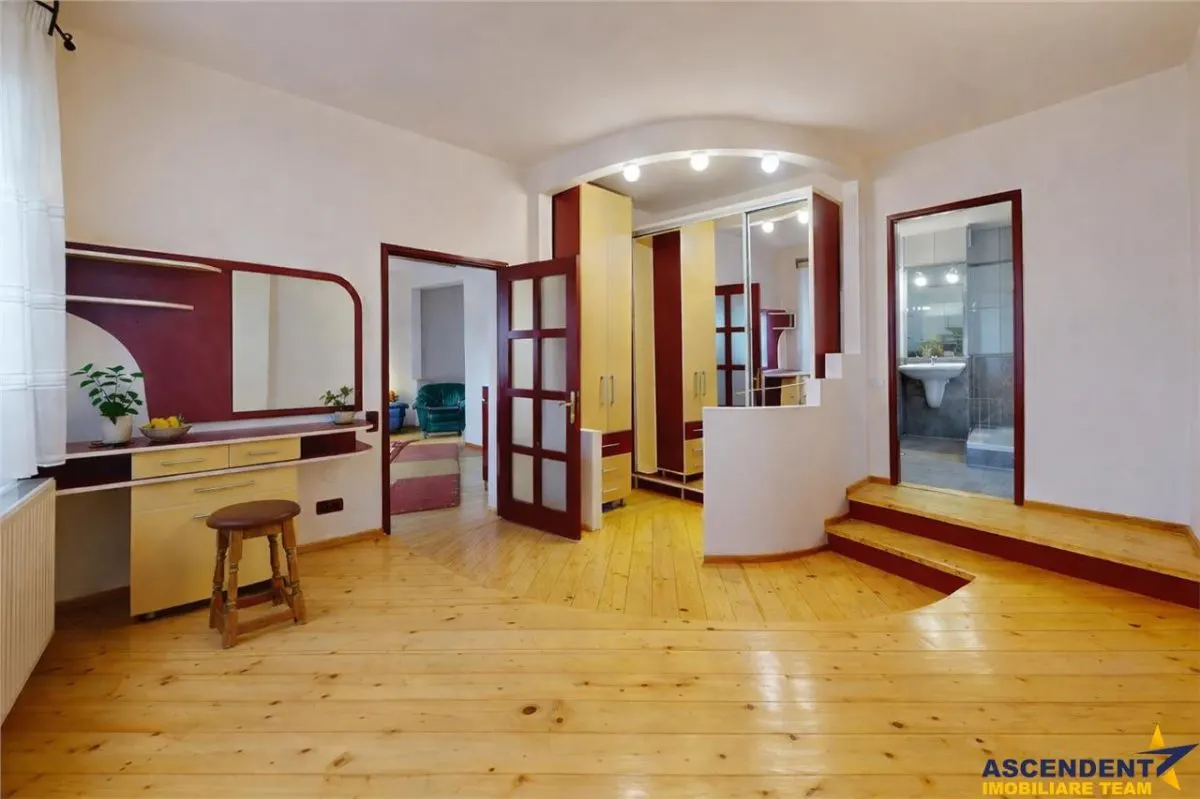 Volum arhitectural remarcabil:Rezidential/ Sediu firma,Clinica,Investitie,Centru Civic, Brasov - foto 3