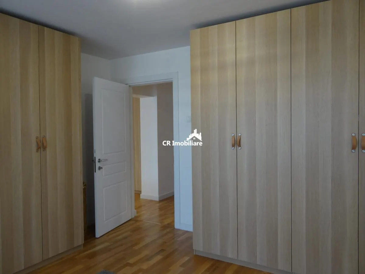 Apartamenr 3 camere  Decebal   Centrala Proprie - foto 4