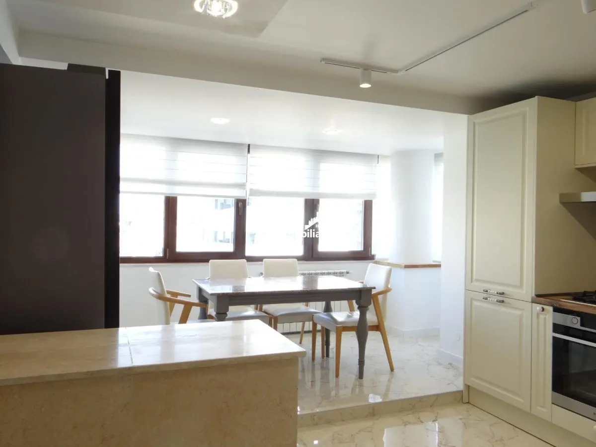 Apartamenr 3 camere  Decebal   Centrala Proprie - foto 10