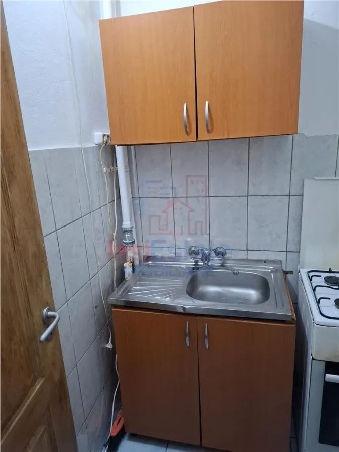 Garsoniera in zona Tudor Vladimirescu - foto 4