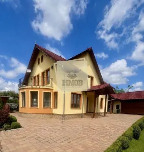 Casa 5 camere 2 bai balcon si 567 mp teren in Rasinari - Sibiu
