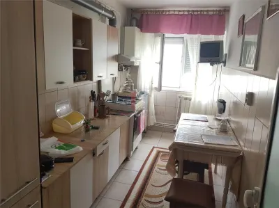 3 camere, decomandat, SEMIMOBILAT, 80 mp, GARII - Braila
