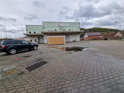 Resita CHIRIE Constructie tip hala 2 nivele 3298 Mp cu teren 6695 Mp - foto 2