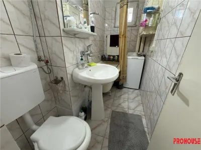Apartament 2 camere, Mioritei (Slanicului), etaj 4/4, acoperis sarpanta. - foto 9