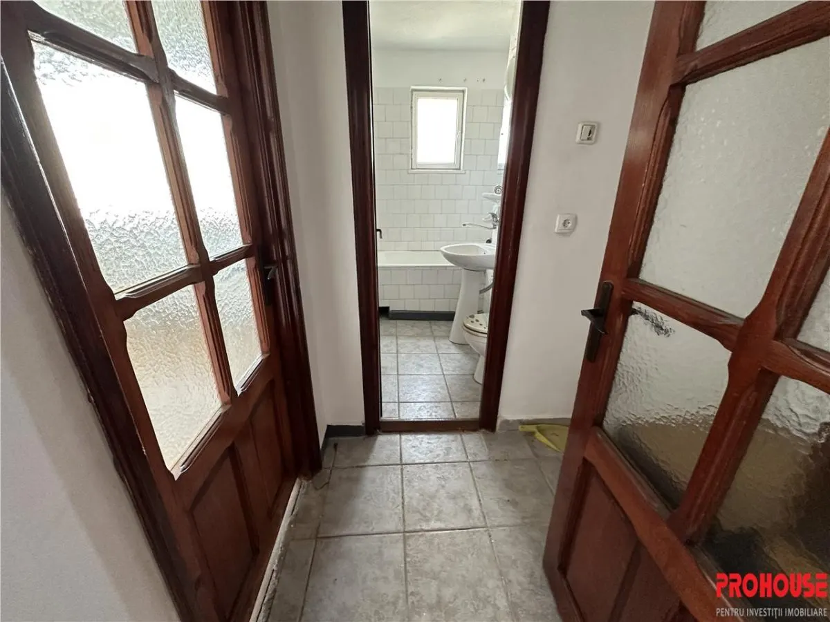 Pictor Aman, 2 camere, etaj 1, de renovat! - foto 10