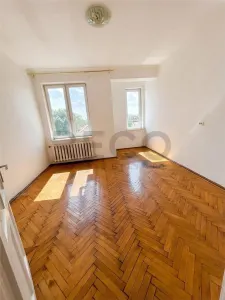 RECO Apartament spatios cu 3 camere, tavan inalt, zona Republicii â€“ ideal pentru familie sau investitie - Oradea