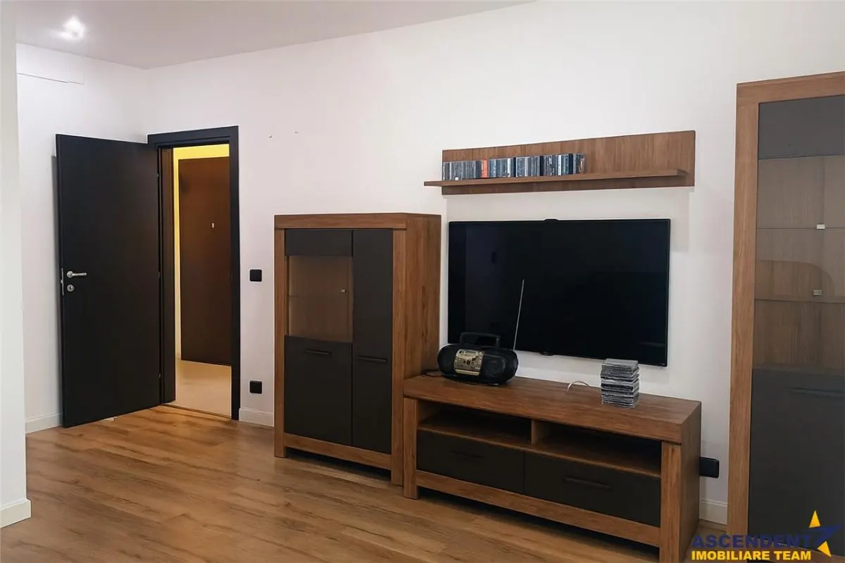 Regim vila, 2 camere, decomandat, mobilat si utilat, Centrul Civic, Brasov - foto 5