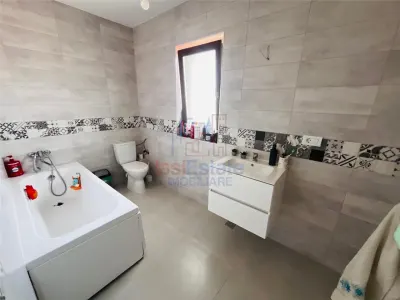 Casa cu 4 camere 2 bai mobilata și utilata zona Miroslava - foto 9