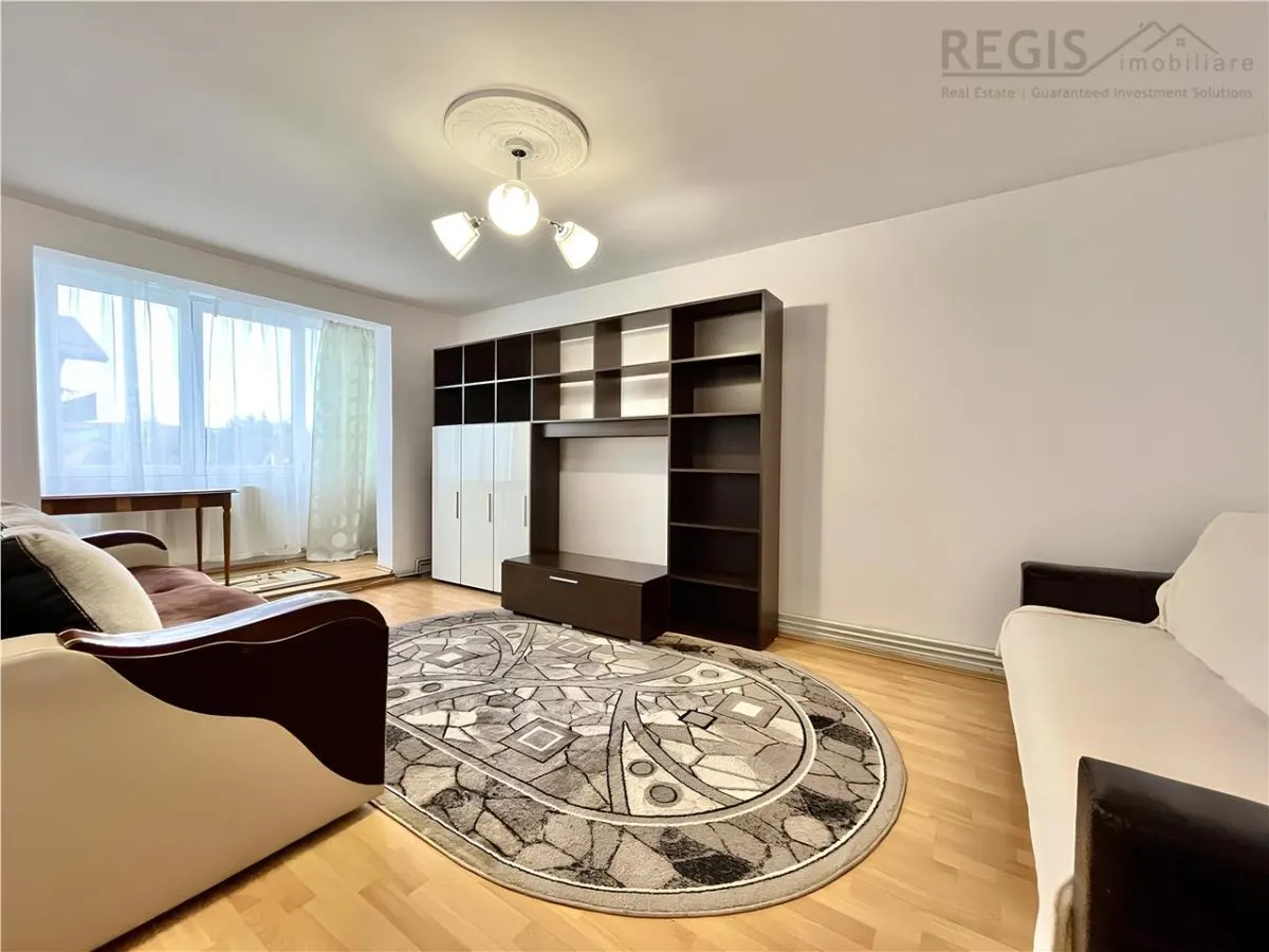 Apartament Decomandat cu 3 Camere si Parcare in Tractorul - foto 1